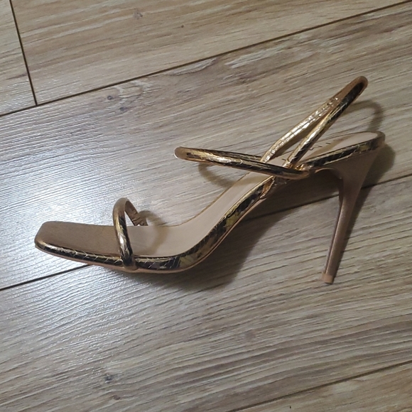 Gold heels - Picture 2 of 4